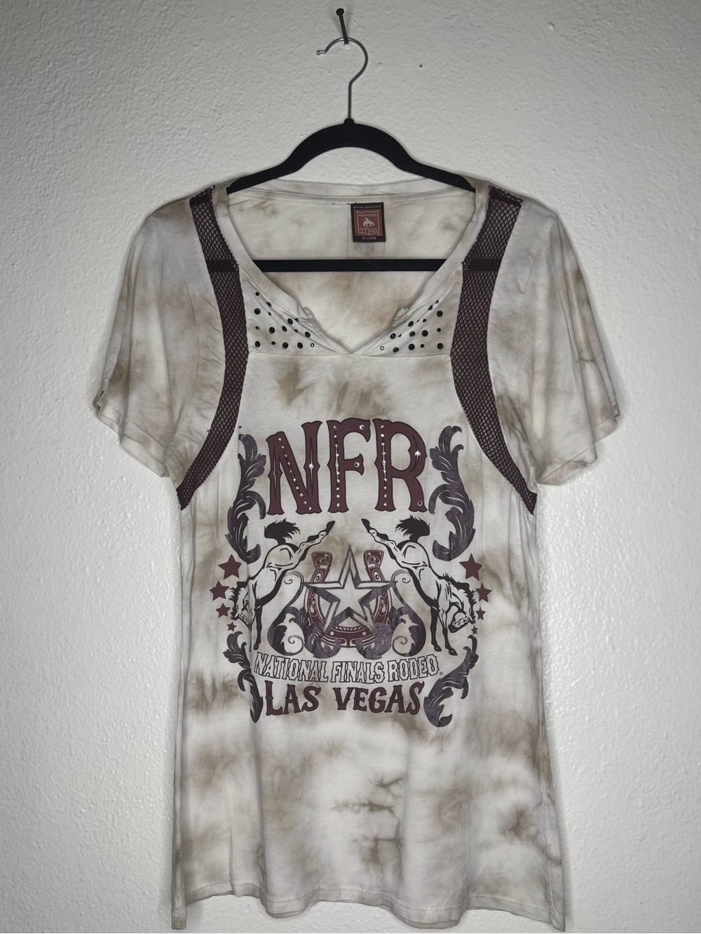 NFR Las Vegas Studded Tie-Dye Grunge Country Western V-Neck Tee Cream Brown XL